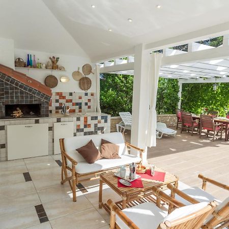 Spacious Holiday Home In Molat With Pool Brgulje Buitenkant foto