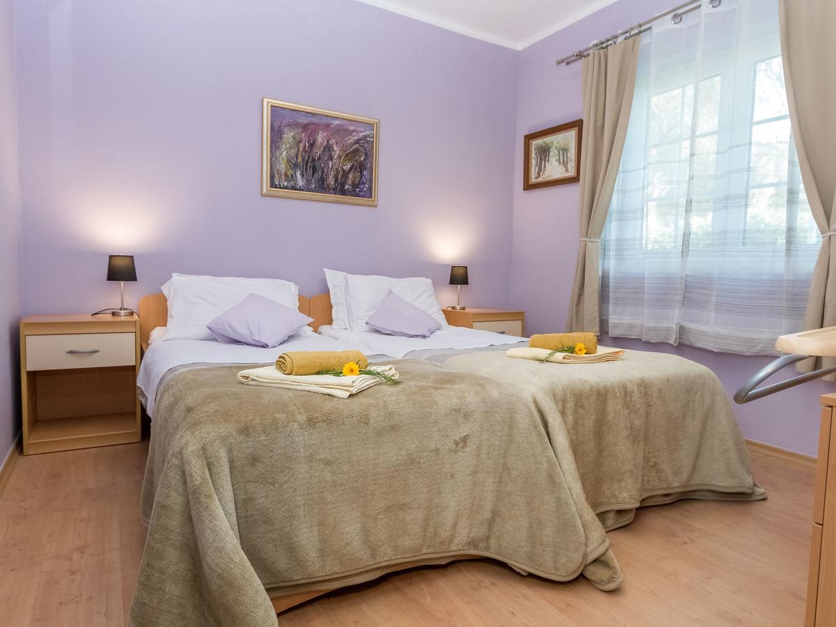 Spacious Holiday Home In Molat With Pool Brgulje Buitenkant foto