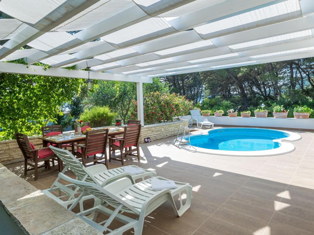 Spacious Holiday Home In Molat With Pool Brgulje Buitenkant foto