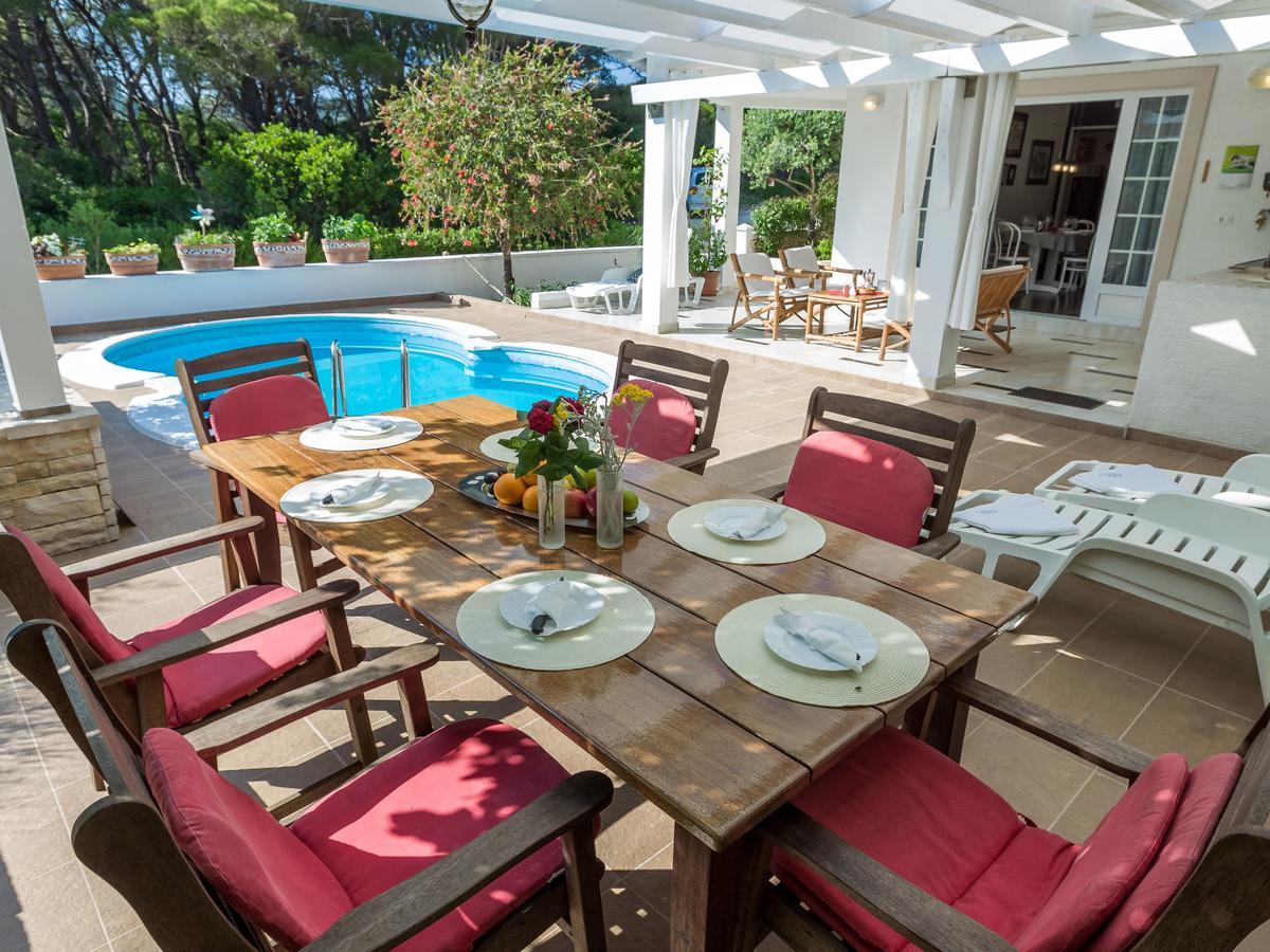 Spacious Holiday Home In Molat With Pool Brgulje Buitenkant foto