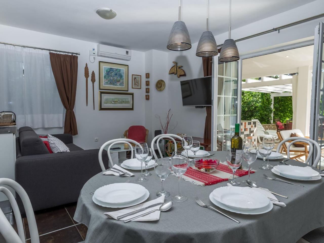 Spacious Holiday Home In Molat With Pool Brgulje Buitenkant foto