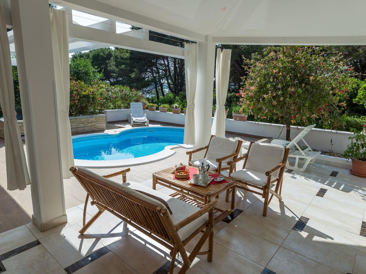 Spacious Holiday Home In Molat With Pool Brgulje Buitenkant foto